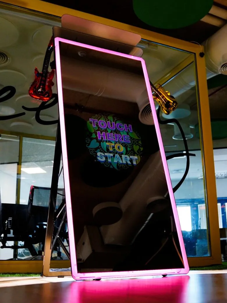 Fort Erie Mirror Me Photo Booth Rental Fort Erie Mirror Me Photo Booth Rental