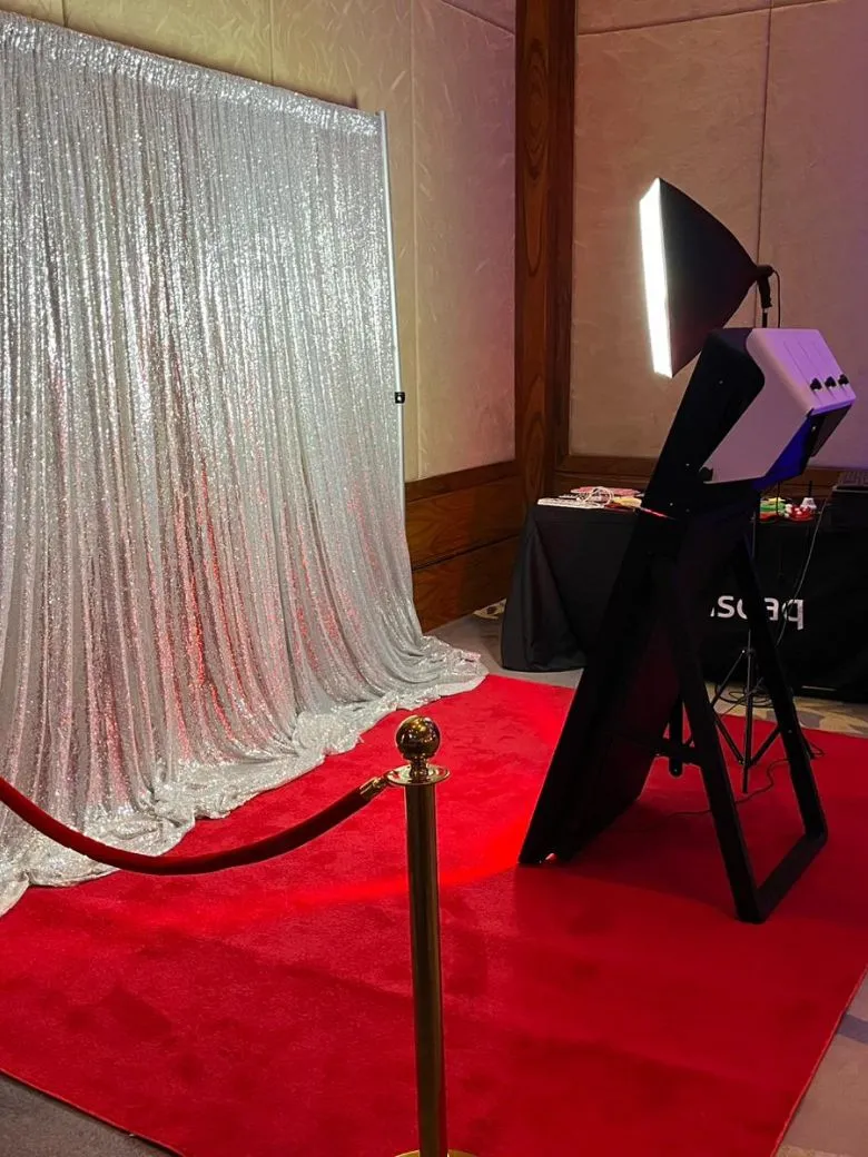 Owen Sound Mirror Me Photo Booth Rental Owen Sound Mirror Me Photo Booth Rental